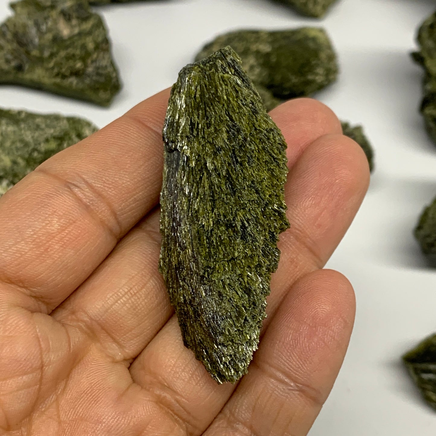 1.48 lbs, 1.5"-2.5", 15pcs, Green Epidote Leaf/Cluster Minerals Specimens, B2748